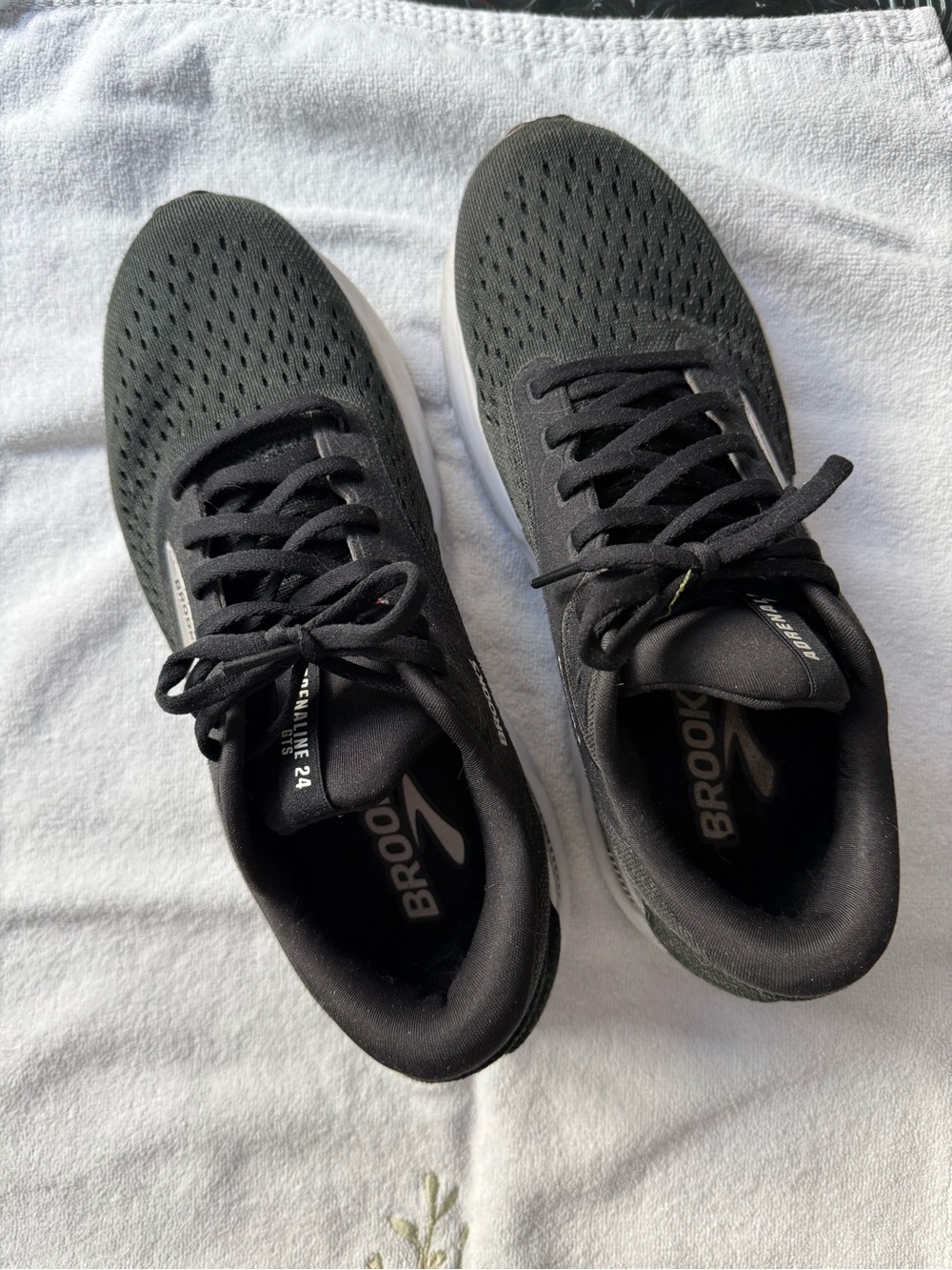 Brooks Adrenaline 24 GTS Black and White Athletic Running Shoes